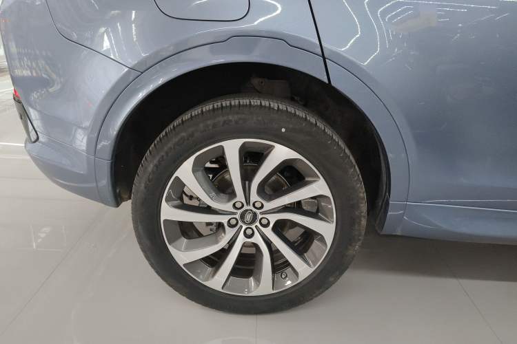 Used Land Rover Discovery Sport 2020 249 PS R-Dynamic Performance Edition Right Rear Wheel Hub