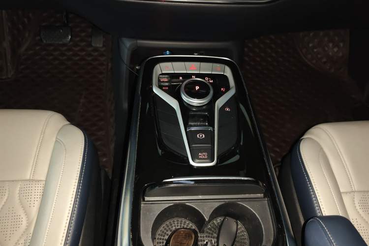 Used SAIC MAXUS G20 2021 PLUS 2.0T Gasoline Automatic Luxury Edition Gear Lever