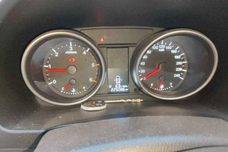 Used Haval H6 2011 Green Silence 2.0T Manual Two-Wheel Drive Urban Model