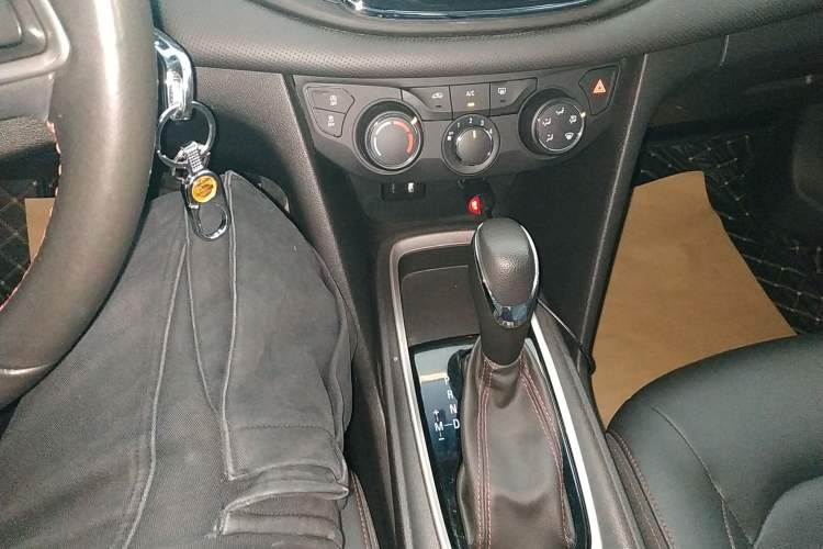 Used Chevrolet Monza 2020 Light Hybrid Redline 320T Dual-Clutch Joyful Edition