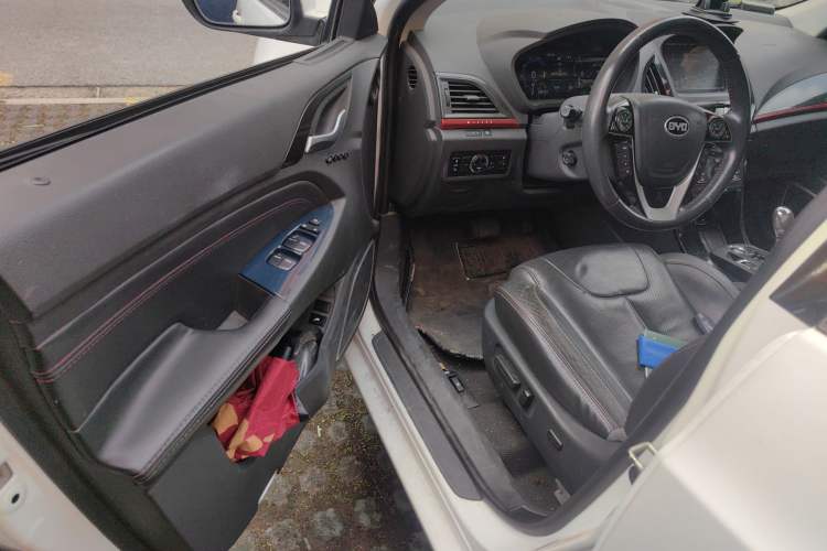 Used BYD Qin New Energy 2014 1.5T Flagship Model
