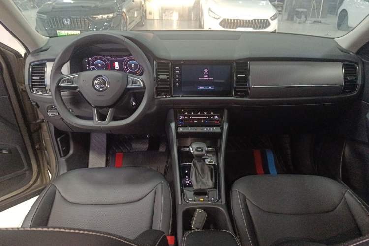 Used Skoda Kodiaq 2021 TSI330 5-Seat Two-Wheel Drive Comfort Edition Center Console