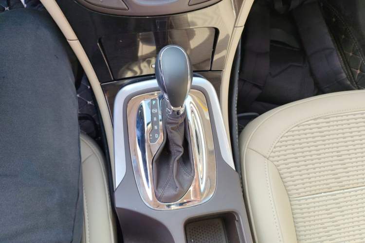 Used Buick Regal 2015 2.0L Leading Fashion Edition