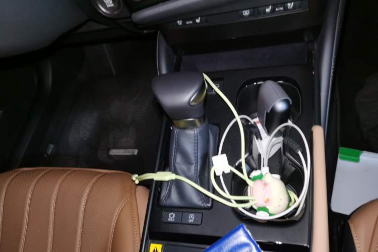 Used Lexus ES 2024 200 Premium Edition Gear Lever