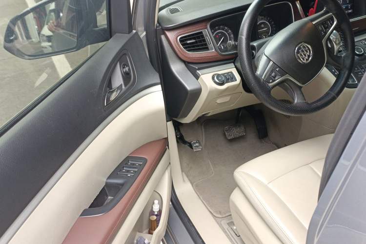 Used Buick GL8 2018 28T Luxury Model China VI Standard Driver Seat