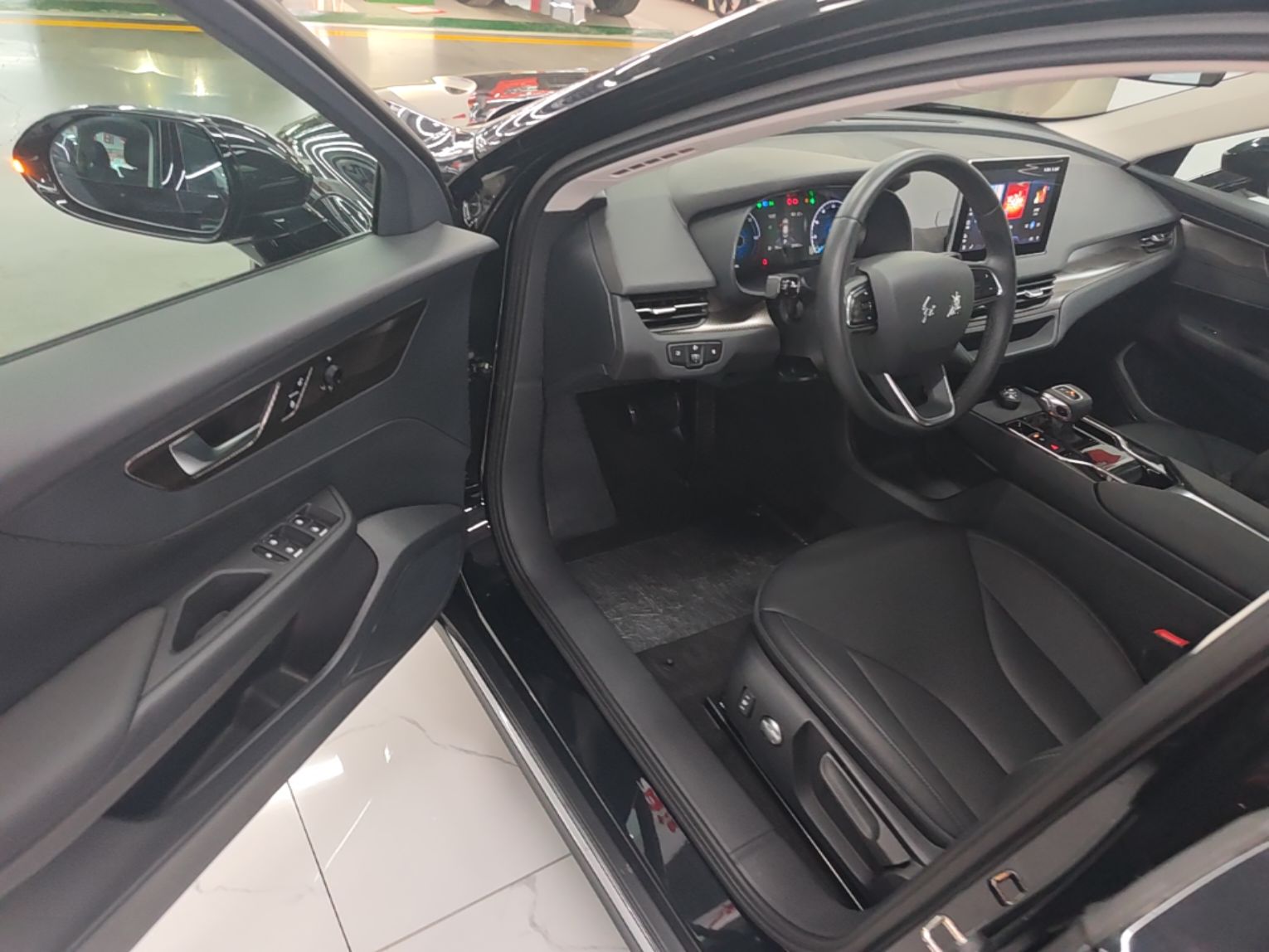 Hongqi E-QM5 2023 Revised Version Basic Travel Edition — снимка 18