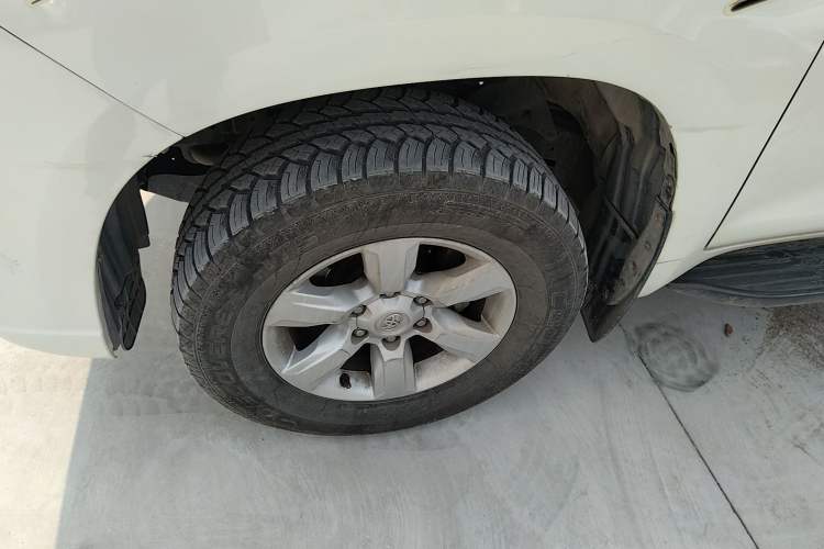 Used Toyota Prado 2013 2.7L Automatic Parallel Import