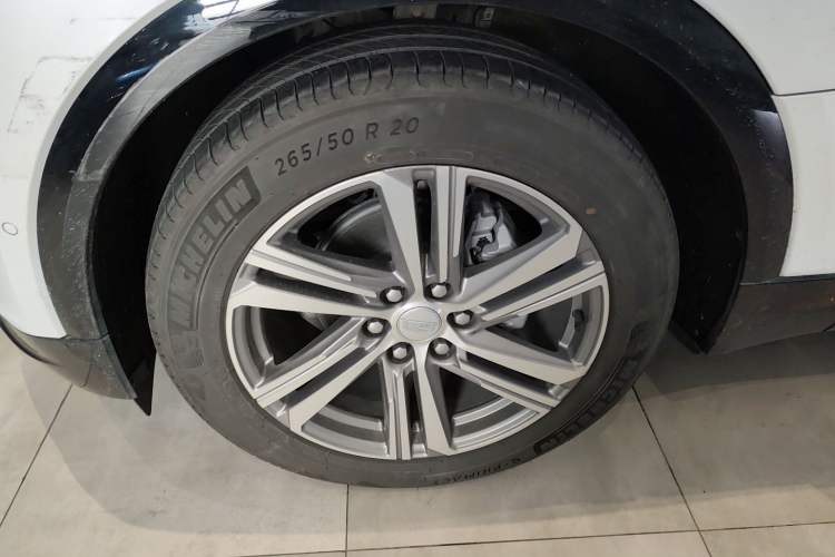 Used Cadillac LYRIQ 2024 Rear-Drive Standard Range Luxury Edition Left Front Wheel Hub