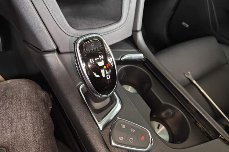 Used Cadillac XT5 2016 28T Four-Wheel Drive Luxury Model Gear Lever