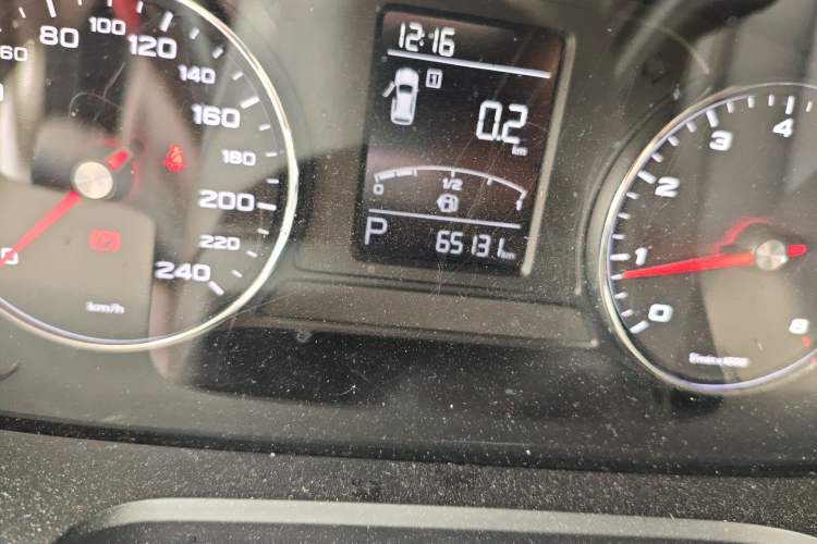 Used Roewe RX5 2020 20T Automatic 4G Connect Superior Flagship Edition Odometer Close Up