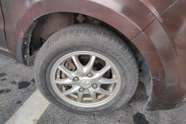 Used BAIC Weiwang M30 2015 1.5L Comfort Version BJ415B Right Front Wheel Hub