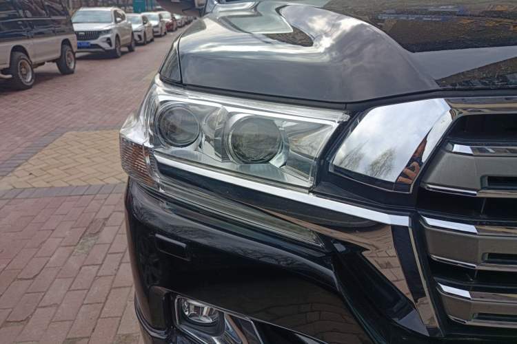 Used Toyota Land Cruiser  Right Front Headlight