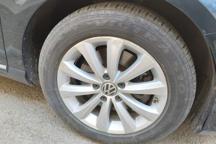 Used Volkswagen Magotan 2015 1.8TSI Advanced Model Right Front Wheel Hub