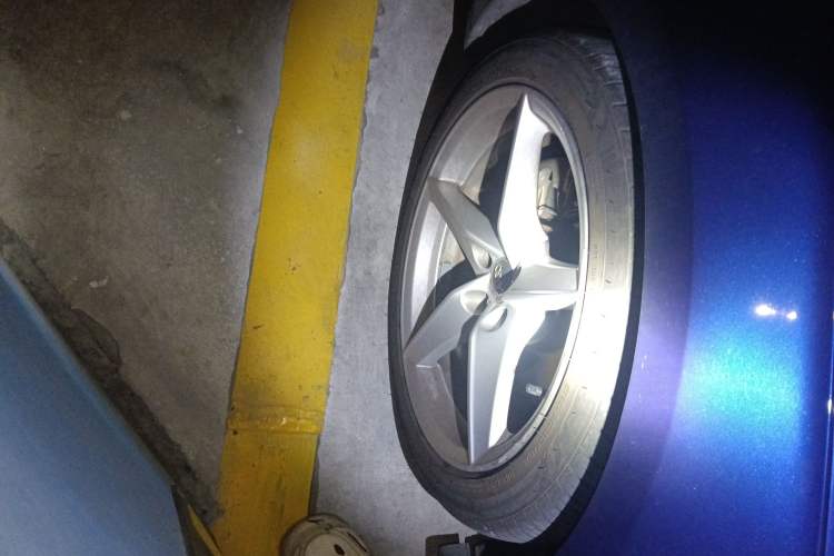 Used Audi A5 2017 Sportback 40 TFSI Fashion Model Right Front Wheel Hub