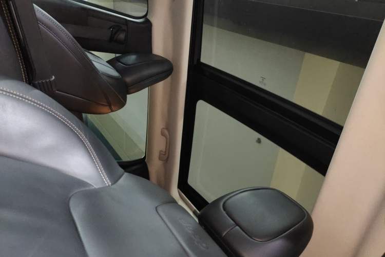 Used Jeep Cherokee 2016 2.4L Leading Edition Headliner