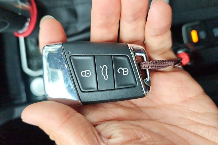 Used Volkswagen Magotan 2023 2 Million Units Commemorative Edition 330TSI DSG Luxury Version Vehicle Key