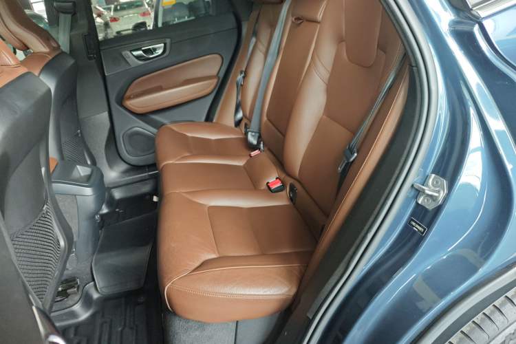 Used Volvo XC60 2022 B5 4x4 Smart Luxury Edition