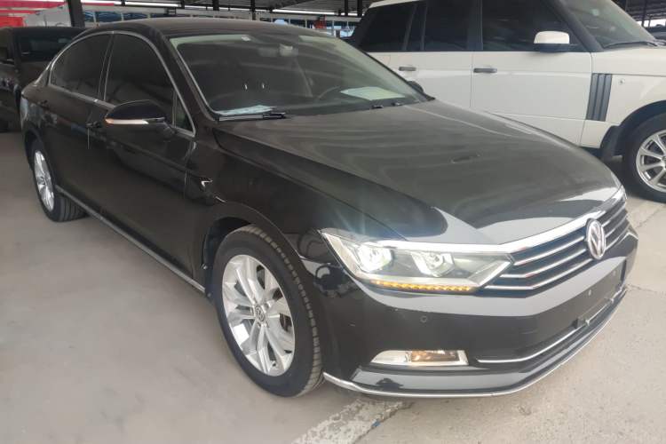 Used Volkswagen Magotan 2018 Facelift 330TSI DSG Luxury Model Front Right 45 Deg