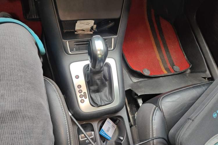 Used Volkswagen Tiguan 2017 300TSI Automatic Two-Wheel Drive Silk Road Comfort Edition Gear Lever