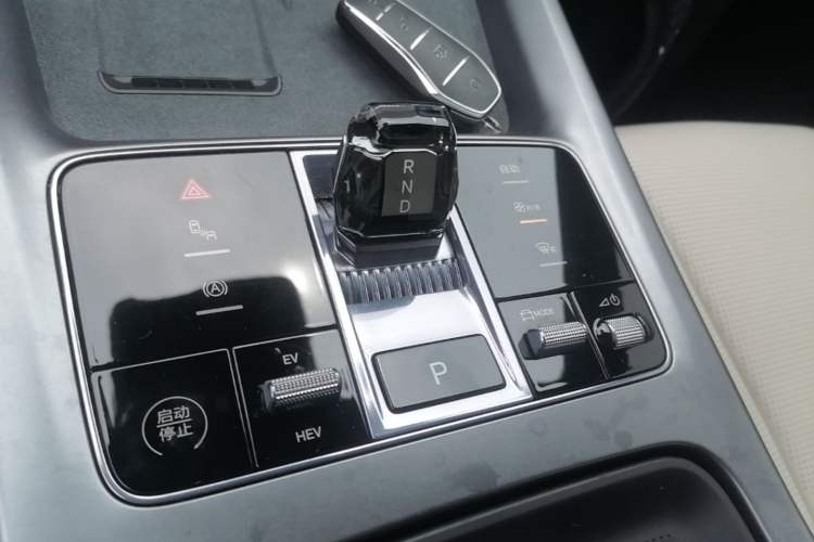 Used BYD Seal 2023 DM-i 1.5T 121km Prestige Model

