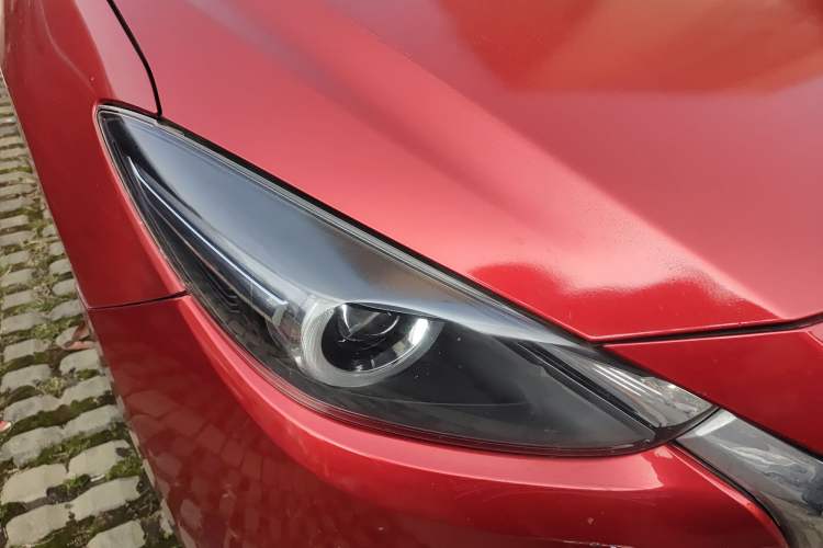 Used Mazda 3 Axela 2017 Sedan 1.5L Automatic Luxury Model Emission Standard China V
