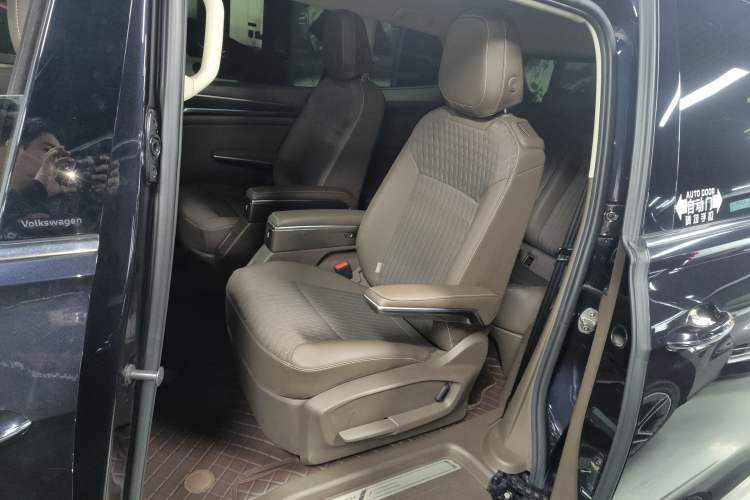 Used Volkswagen Viloran 2020 330TSI Business Edition Left Rear Seat