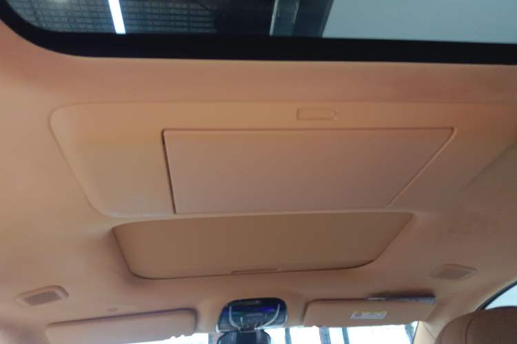 Used VOYAH Dream 2025 PHEV Four-Wheel-Drive Flagship Kunpeng Edition Headliner