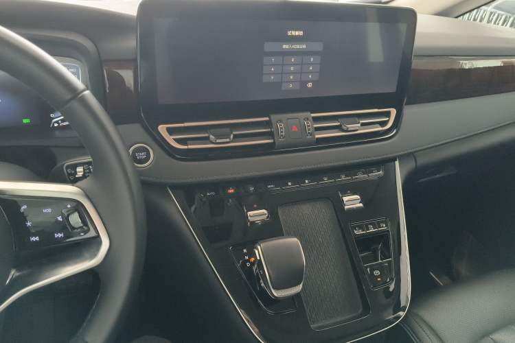 Used Hongqi HQ9 PHEV 2024 2.0T Four-Wheel Drive Luxury Edition Audio And AC Panel