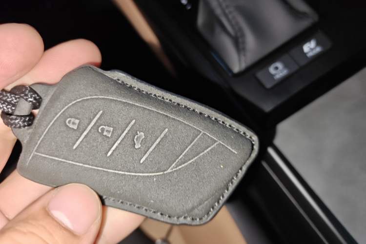 Used Lexus ES 2025 300h Deluxe Edition
