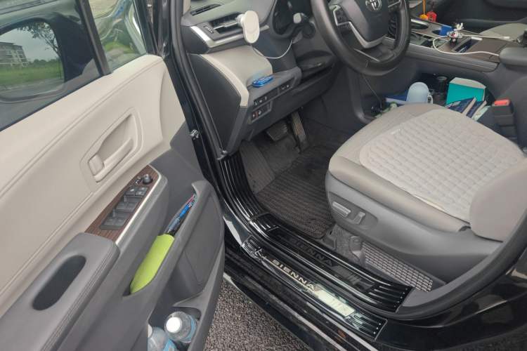 Used Toyota SIENNA 2023 2.5L Hybrid Comfort Edition Driver Seat