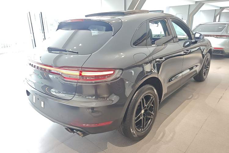 Used Porsche Macan 2018 Macan 2.0T Rear Right 45 Deg