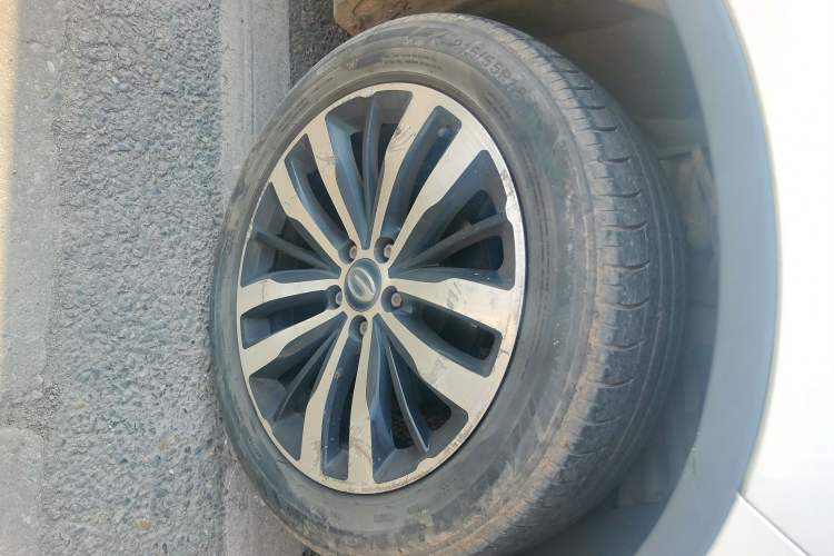 Used GAC Trumpchi GS4 2017 235T Manual Two-Wheel Drive Luxury Edition Right Front Wheel Hub