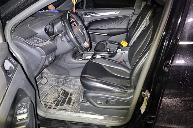 Used Lincoln MKC 2014 2.0T Two-Wheel Drive Deluxe Edition Left Front Seat