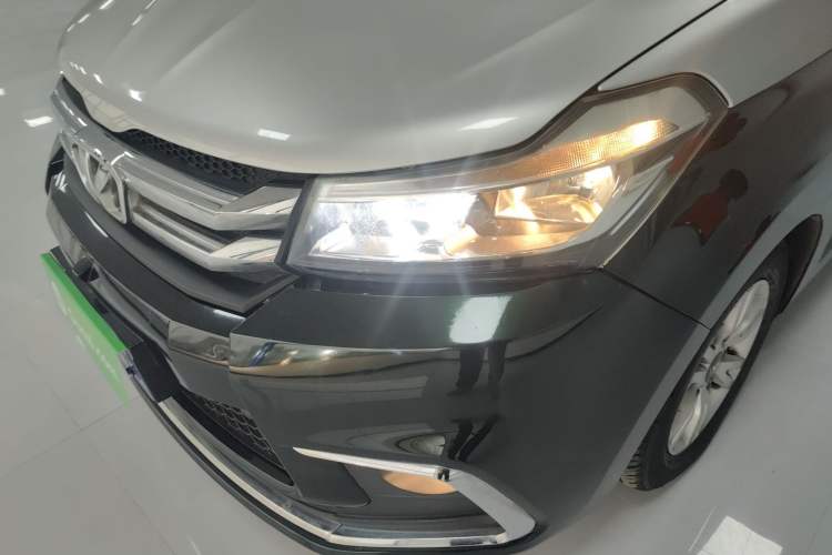 Used Huasong 7 2017 2.0T Automatic Standard Edition
