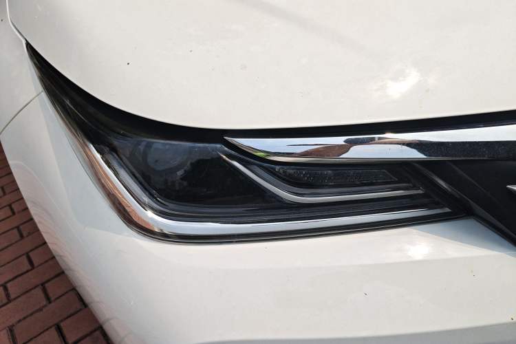 Used Toyota Allion 2021 2.0L Deluxe Edition Right Front Headlight