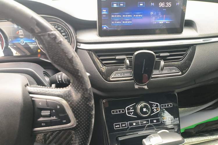 Used Hongqi H5 2018 30TD Dynamic Edition Audio And AC Panel