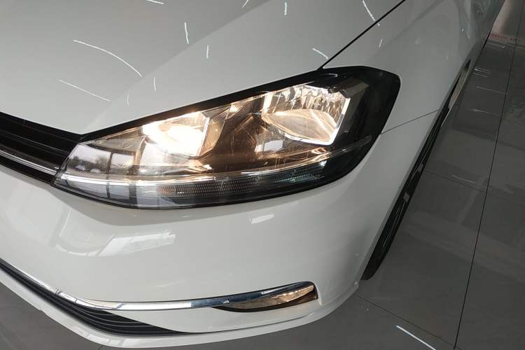 Used Volkswagen Golf 2018 230TSI Automatic Luxury Version
