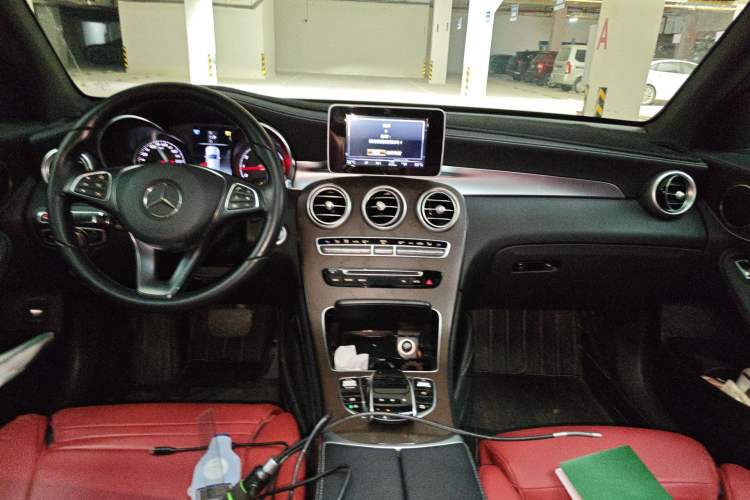 Used Mercedes-Benz GLC 2018 GLC 300 4MATIC Sport Edition Center Console