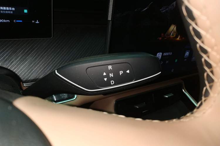 Used Chery Tiggo 8 L 2024 2.0T Two-Wheel Drive Luxury Edition 5 Seats