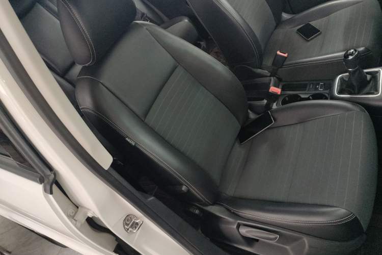 Used Volkswagen Tiguan L 2016 300TSI Manual Two-Wheel Drive Trend Edition