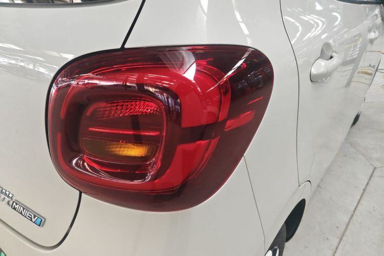 Used Wuling Hongguang MINIEV 2025 Four-Door Version Advanced Edition Right Rear Taillight