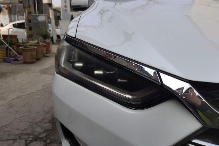 Used BYD Qin Pro New Energy 2019 DM Super Edition 1.5TI Automatic Smart Connect Speedy Model China VI Standard Right Front Headlight