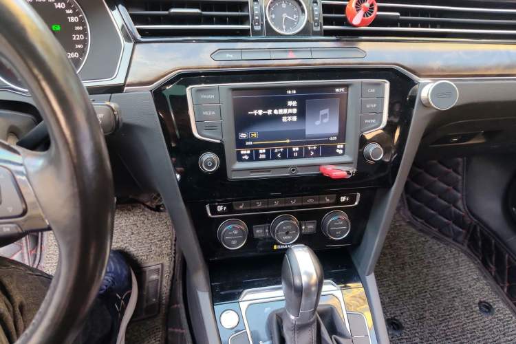 Used Volkswagen Magotan 2017 330TSI DSG Luxury Model Audio And AC Panel