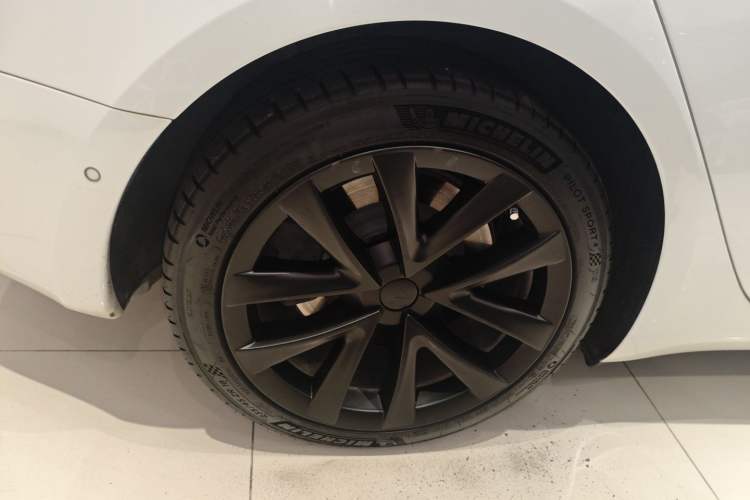 Used Tesla Model 3 2019 Long-Range Rear-Wheel-Drive Version
