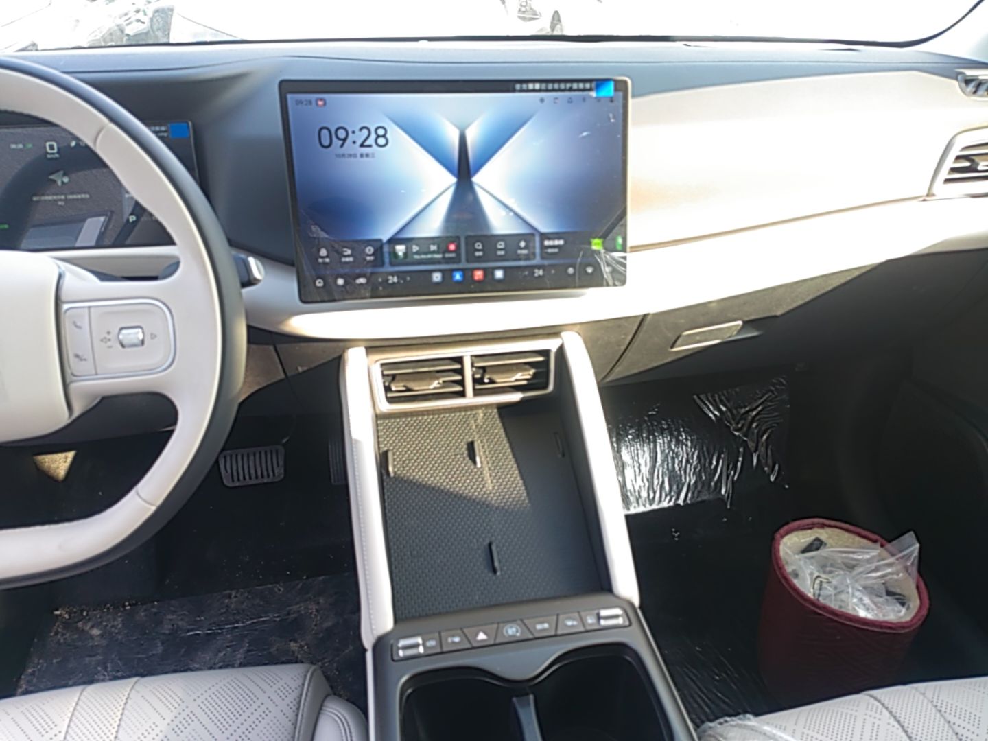 BYD Yuan UP 2027 Model Flying Edition 401KM Vitality Version — снимка 15