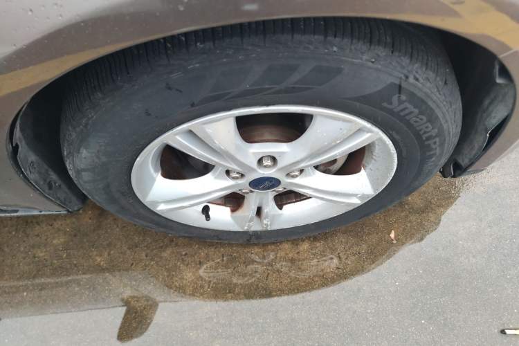 Used Ford Focus 2012 Sedan 1.6L Automatic Fashion Edition Right Front Wheel Hub