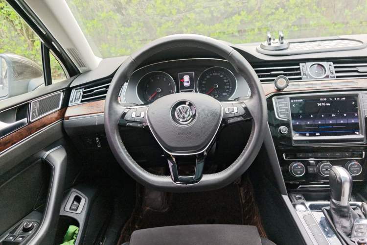 Used Volkswagen Magotan 2017 330TSI DSG Luxury Model Steering Wheel