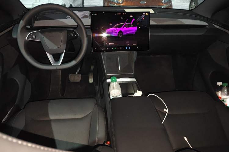 Used Tesla Model Y L 2025 Model Long-Range All-Wheel-Drive Version