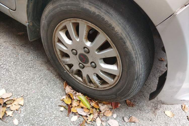 Used Wuling Rongguang V 2016 1.5L Standard Version Right Front Wheel Hub