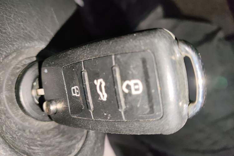 Used Volkswagen Polo 2011 1.6L Automatic ZhiShang Version Vehicle Key